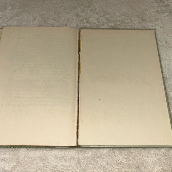 A 1st Edition Book, Stuart Little by E.B. White. 1945 Original. No Dust Jacket. - Picture 12 of 14